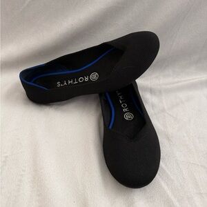 Black Round Toe Rothy's